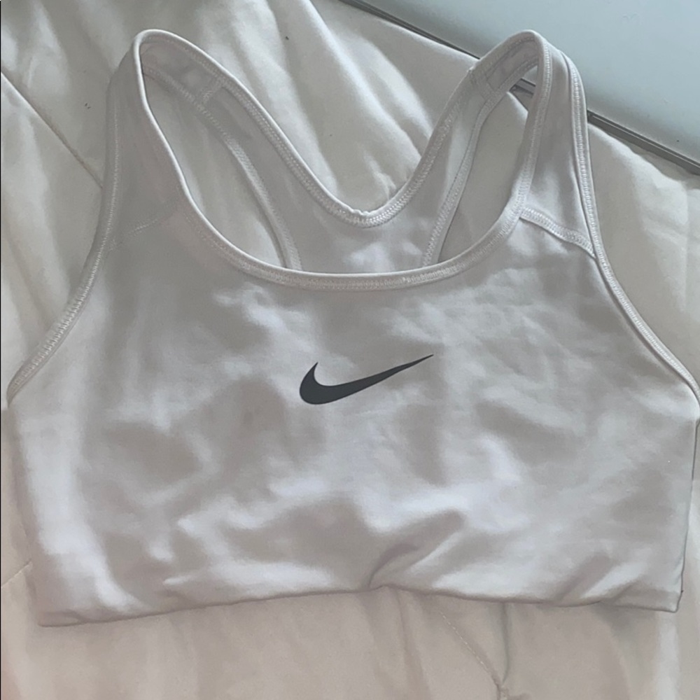 white nike sports bra